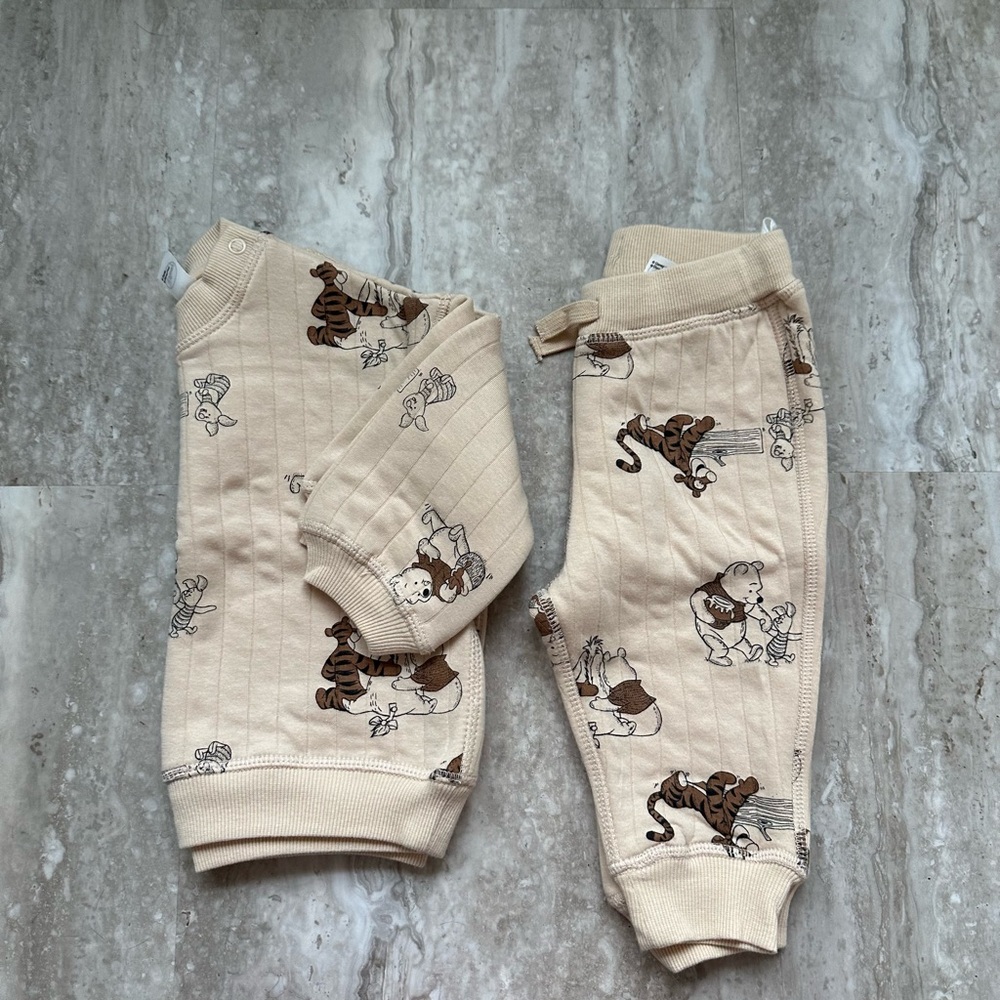 Adorable Winnie the Pooh Print Baby Set